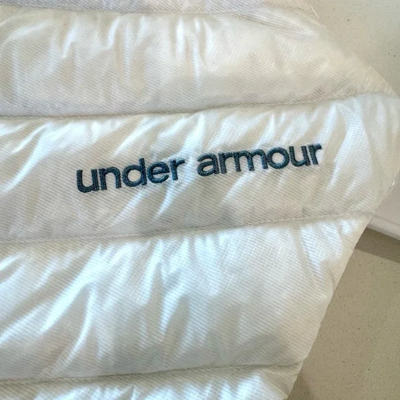 Under Armour White Puffer Vest - Picture 3 of 6